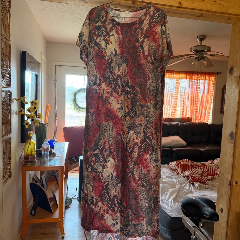 Elegant Red and Black Patterned Dress